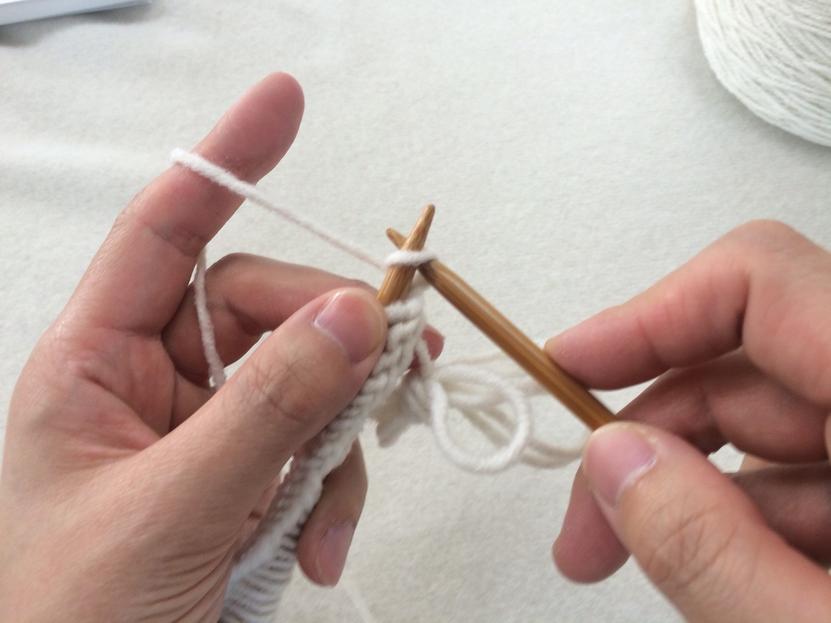 初心者のための棒針編みの始め方 持ち方と作り目 Knitlabo Blog