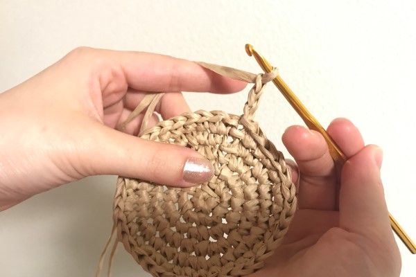 夏までに編みたい 円形編みでつくる かぎ針バックのつくりかた Knitlabo Blog