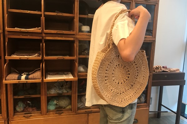 夏までに編みたい 円形編みでつくる かぎ針バックのつくりかた Knitlabo Blog