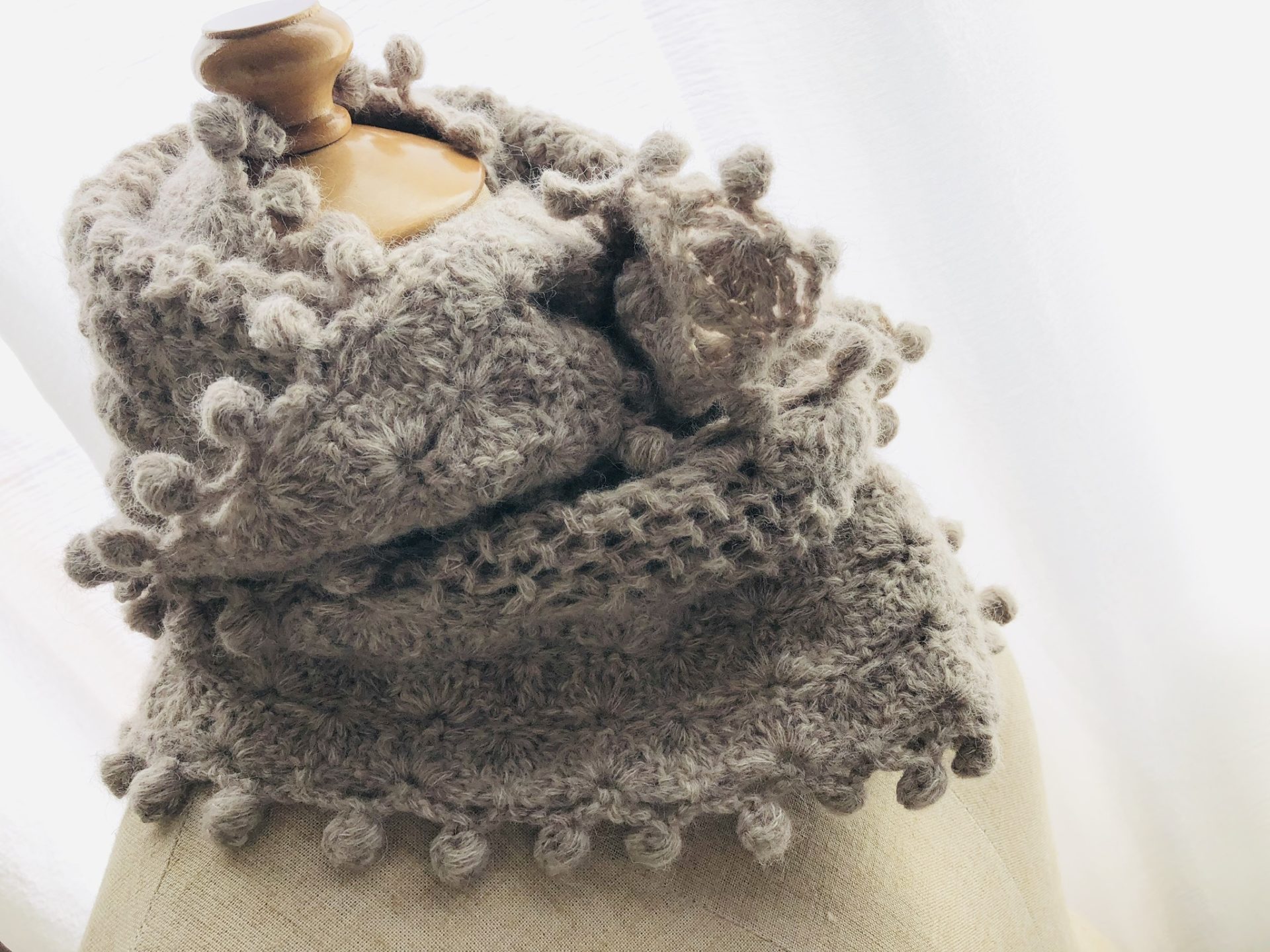 着こなしでも楽しめる Doliminue ドリミーヌさんの新作編み物キット 玉編みいっぱいのマフラー Knitlabo Blog